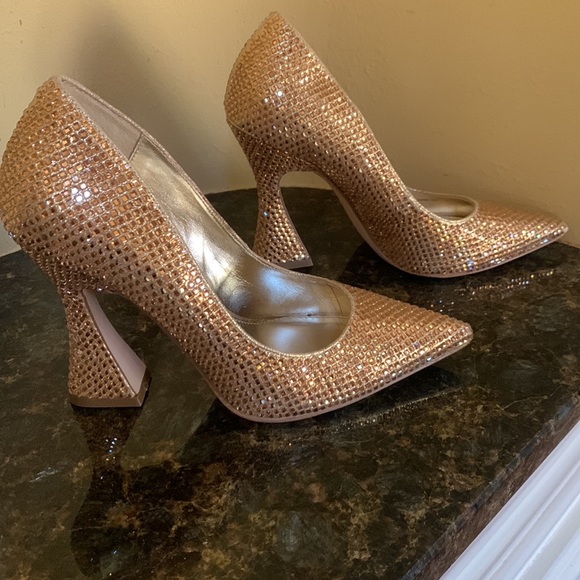 Steve Madden Zans gold pointed toe crystal pumps - Picture 3 of 10